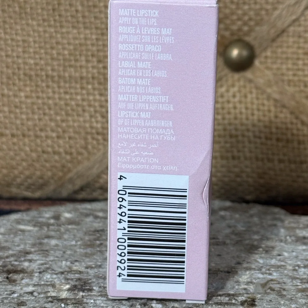 Kylie Cosmetics Matte Lipstick‎ in Summer Somewhere